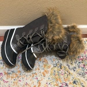 Brand new snow boots never worn 7.5
